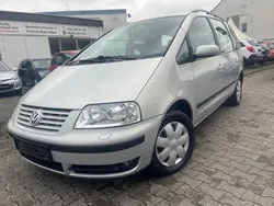 Grau Gebraucht 2001 VW Sharan Highline Van / Kleinbus | 5.490 € (Teuer)