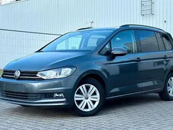 Grau Gebraucht 2019 VW Touran Trendline Van / Kleinbus | 17.590 € (Fairer Preis)