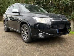 Schwarz Gebraucht 2015 Mitsubishi Outlander Diamant Edition SUV | 11.900 € (Fairer Preis)