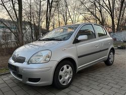 Silber Gebraucht 2004 Toyota Yaris Kleinwagen | 2.400 € (Fairer Preis)