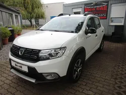 Weiß Gebraucht 2020 Dacia Sandero Celebration Kleinwagen | 11.599 € (Fairer Preis)