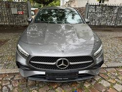 Grau Gebraucht 2024 Mercedes A200 AMG line Limousine | 27.999 € (Superpreis)