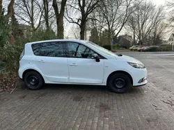 Weiß Gebraucht 2013 Renault Scénic III Bose Edition Van / Kleinbus | 4.900 € (Guter Preis)