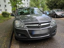 Grau Gebraucht 2010 Opel Astra Edition Kombi | 2.500 € (Guter Preis)