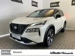 Weiß (pearl white / black) Gebraucht 2025 Nissan X-Trail Tekna+ SUV | 48.279 €