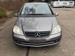 Grau Gebraucht 2009 Mercedes A180 Van / Kleinbus | 2.199 € (Fairer Preis)