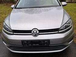 Silber Gebraucht 2019 VW Golf VII Trendline Kombi | 11.900 € (Guter Preis)