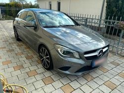 Grau Gebraucht 2015 Mercedes CLA200 Shooting Brake Kombi | 11.900 € (Guter Preis)