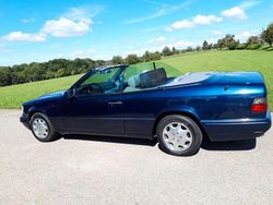 Blau Gebraucht 1995 Mercedes E200 Cabrio | 24.900 €