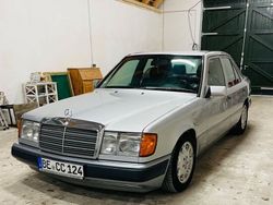 Silber Gebraucht 1990 Mercedes E420 Limousine | 14.300 €