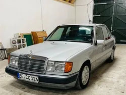 Silber Gebraucht 1990 Mercedes E420 Limousine | 19.200 €
