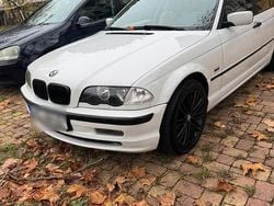 Weiß Gebraucht 2001 BMW 320 Limousine | 2.600 €