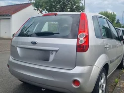 Silber Gebraucht 2007 Ford Fiesta Ghia Kleinwagen | 999 € (Guter Preis)