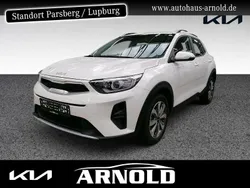 Weiß (schneeweiss) Gebraucht 2024 Kia Stonic Vision SUV | 20.350 € (Guter Preis)