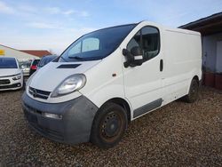 Weiß Gebraucht 2005 Opel Vivaro Van | 1.500 €