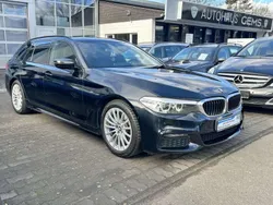 Black sapphire metallic Gebraucht 2018 BMW 540 M Sport Kombi | 27.900 € (Fairer Preis)