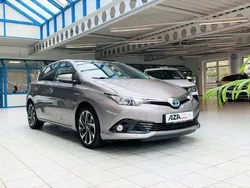 Grau Gebraucht 2016 Toyota Auris Hybrid Design Limousine | 12.990 € (Fairer Preis)