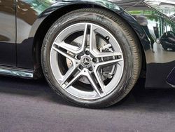 Schwarz Gebraucht 2024 Mercedes CLA200 Shooting Brake Kombi | 36.900 €