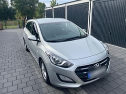 Silber Gebraucht 2015 Hyundai i30 Classic Kombi | 7.900 € (Fairer Preis)