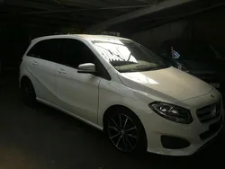 Weiß Gebraucht 2016 Mercedes B180 Van / Kleinbus | 14.890 € (Fairer Preis)