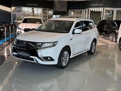 Weiß Gebraucht 2021 Mitsubishi Outlander P-HEV Spirit SUV | 26.810 € (Etwas zu teuer)