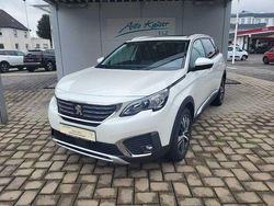 Weiß (metallic) Gebraucht 2017 Peugeot 5008 Allure Van / Kleinbus | 15.490 € (Etwas zu teuer)