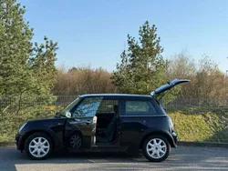 Schwarz Gebraucht 2003 Mini ONE Sport Kleinwagen | 3.350 € (Fairer Preis)