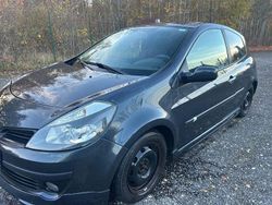 Grau Gebraucht 2005 Renault Clio II Dynamique Limousine | 1.200 € (Guter Preis)