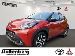 Chili red perleffekt/ night sky black Gebraucht 2024 Toyota Aygo Basis Kleinwagen | 18.480 € (Etwas zu teuer)