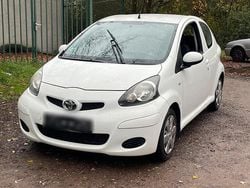 Weiß Gebraucht 2010 Toyota Aygo Kleinwagen | 2.299 € (Fairer Preis)
