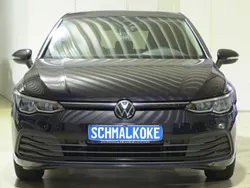 Deep black pearlescent (metallic) Gebraucht 2023 VW Golf VIII Life Limousine | 22.950 € (Guter Preis)