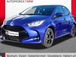 Blau Neu 2025 Toyota Yaris Hybrid Club Limousine | 26.589 € (Fairer Preis)