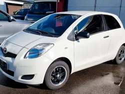 Solid white Gebraucht 2010 Toyota Yaris Kleinwagen | 3.850 € (Fairer Preis)