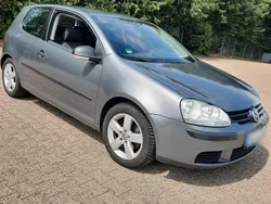 Grau Gebraucht 2005 VW Golf V Kleinwagen | 2.650 € (Fairer Preis)