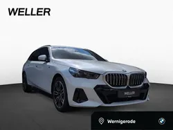 Mineralweiß Gebraucht 2024 BMW 520 M Sport Kombi | 51.450 € (Guter Preis)