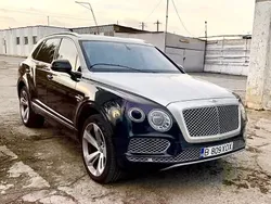 Blau Gebraucht 2017 Bentley Bentayga Mulliner SUV | 96.200 € (Teuer)