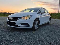 Weiß Gebraucht 2018 Opel Astra Edition Limousine | 10.400 € (Fairer Preis)