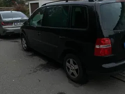 Schwarz Gebraucht 2004 VW Touran Van / Kleinbus | 2.100 € (Fairer Preis)