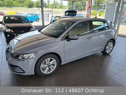 Grau Gebraucht 2023 VW Golf VIII Life Limousine | 24.980 € (Guter Preis)