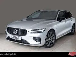 Bright silver metallic Gebraucht 2021 Volvo V60 R-Design Kombi | 28.500 € (Guter Preis)