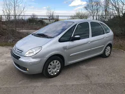 Aluminiumgrau/metallic Gebraucht 2005 Citroën Xsara Picasso Exclusive Van / Kleinbus | 2.950 € (Etwas zu teuer)