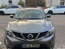 Grau Gebraucht 2015 Nissan Qashqai Tekna SUV | 14.200 € (Fairer Preis)