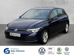 Blau Gebraucht 2022 VW Golf VIII Life Limousine | 21.590 € (Superpreis)
