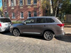 Braun Gebraucht 2018 Mitsubishi Outlander SUV | 19.000 €