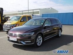 Rot Gebraucht 2016 VW Passat Alltrack Kombi | 23.530 € (Fairer Preis)
