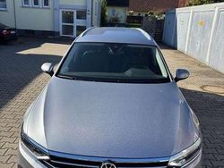 Grau Gebraucht 2021 VW Passat Elegance Kombi | 24.990 € (Etwas zu teuer)
