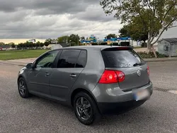 Grau Gebraucht 2005 VW Golf V Kleinwagen | 1.900 € (Fairer Preis)