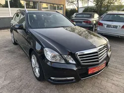 Obsidianschwarz metalliclack Gebraucht 2010 Mercedes E200 Avantgarde Kombi | 11.800 € (Fairer Preis)