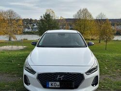 Weiß Gebraucht 2017 Hyundai i30 Intro Edition Limousine | 10.750 € (Fairer Preis)