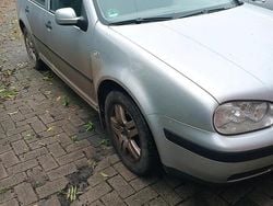 Silber Gebraucht 2004 VW Golf IV Kombi | 800 €